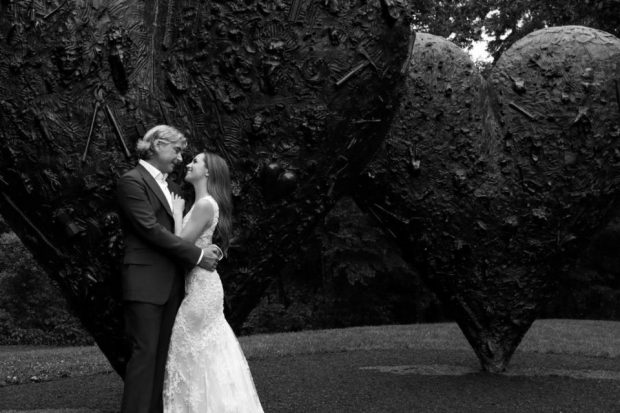 Foto/ Aktorja shqiptare martohet në fshehtësi me biznesmenin Amerikan, dalin pamje nga dasma e kuruar deri në detaje