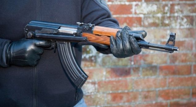 Me armë dhe të maskuar, nuk janë foto filmash por “të fortët” e Shkodrës Me armë dhe të maskuar, nuk janë foto filmash por “të fortët” e Shkodrës