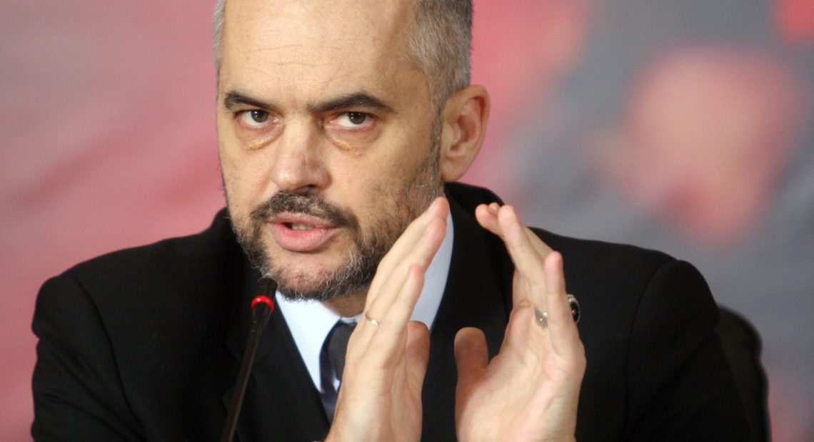 Rama “gozhdon” anëtarët e Kryesisë: Nën orkestrimin e kujt po mbahen në detyrë militantët e LSI! Rama “gozhdon” anëtarët e Kryesisë: Nën orkestrimin e kujt po mbahen në detyrë militantët e LSI!