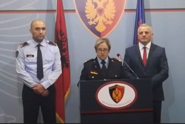 Policia e Shtetit reagon për përdhunimin dhe dhunën ndaj Xhisielës: Pse nuk e arrestuam djalin e deputetit Rraja Policia e Shtetit reagon për përdhunimin dhe dhunën ndaj Xhisielës: Pse nuk e arrestuam djalin e deputetit Rraja