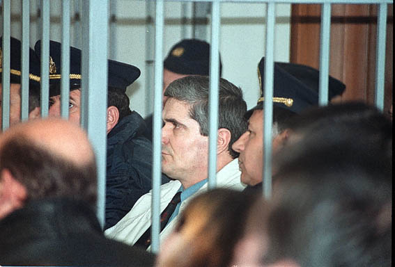 Ismet Haxhia, vëllai i Izetit flet me emra: Na kanë burgosur me pagesë këta dy politikan kriminel, ja shifra! Ismet Haxhia, vëllai i Izetit flet me emra: Na kanë burgosur me pagesë këta dy politikan kriminel, ja shifra!