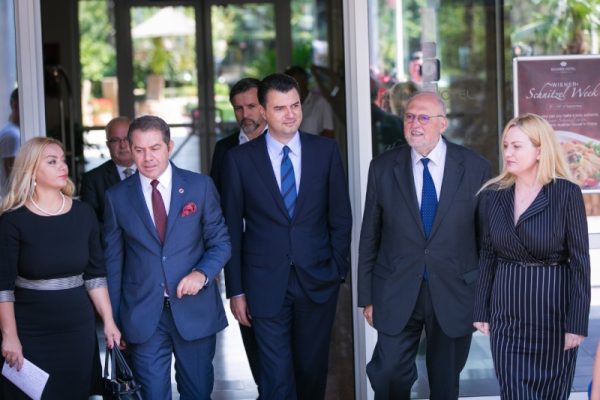 Çamët rebelohen me Idrizin: Nisin organizimin për ta larguar nga PDIU Çamët rebelohen me Idrizin: Nisin organizimin për ta larguar nga PDIU