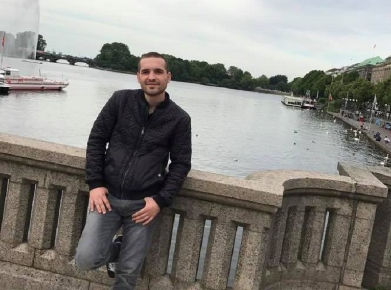 Policia zbardh detajet: Si u ekzekutua i riu në Mamurras sapo doli nga banesa dhe motivet e krimit Policia zbardh detajet: Si u ekzekutua i riu në Mamurras sapo doli nga banesa dhe motivet e krimit