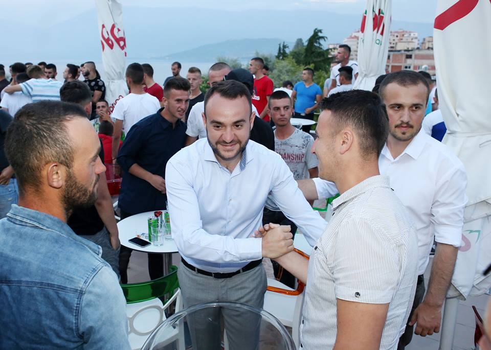 Çuni i Fahriut prin protestën kundër Ramës: Hapuni se do e rrëzojmë! Çuni i Fahriut prin protestën kundër Ramës: Hapuni se do e rrëzojmë!