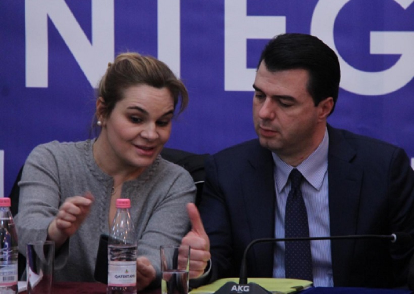 “Trimërimi” i Uria Hipit dhe Çizmes e ka një motiv! Duan t’ia bëjnë vettingun vetes… para se t’ia bëj Buroja Kombëtare e Hetimit dhe SPAK “Trimërimi” i Uria Hipit dhe Çizmes e ka një motiv! Duan t’ia bëjnë vettingun vetes… para se t’ia bëj Buroja Kombëtare e Hetimit dhe SPAK