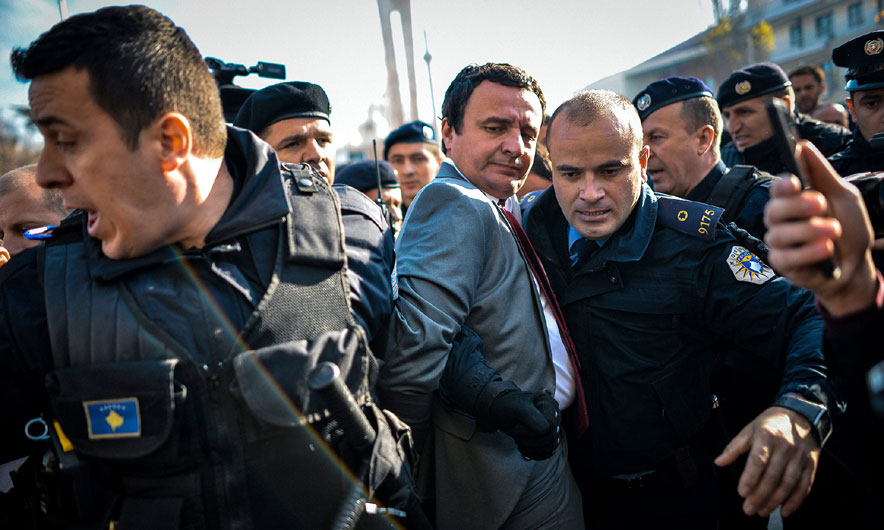 Qëndrimi antiamerikan Meta-Berisha: Skenar për revolta në Kosovë për kufijtë duke “ndërsyer”Albin Kurtin Qëndrimi antiamerikan Meta-Berisha: Skenar për revolta në Kosovë për kufijtë duke “ndërsyer”Albin Kurtin