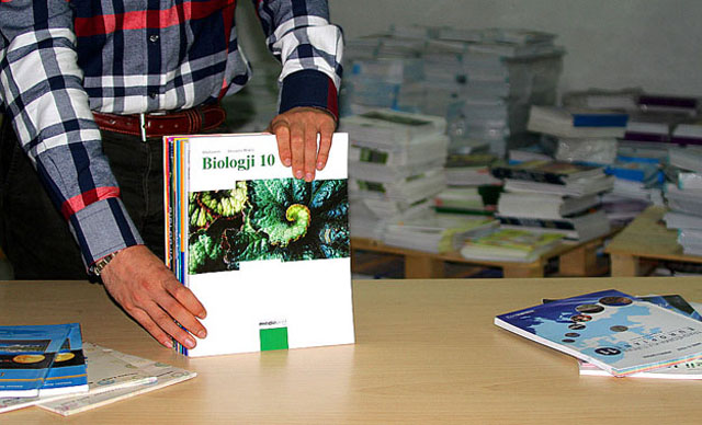 Librat falas/ Shqipëria e vetmja në rajon. Serbët bëhen xhelozë, shikoni çfarë shkruajnë! Librat falas/ Shqipëria e vetmja në rajon. Serbët bëhen xhelozë, shikoni çfarë shkruajnë!