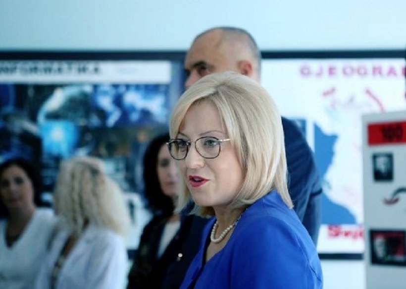 Ministrja e Arsimit Lindita Nikolla: Së shpejti do të përfshihet në sistemin arsimor edhe gjuha rome! Ministrja e Arsimit Lindita Nikolla: Së shpejti do të përfshihet në sistemin arsimor edhe gjuha rome!