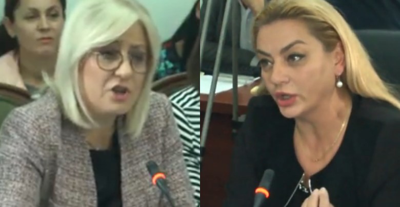 Inrigantët e “kazanit” dhe “konet e sallonit opozitë”: Libra falas për të luajtur fëmijët! Inrigantët e “kazanit” dhe “konet e sallonit opozitë”: Libra falas për të luajtur fëmijët!