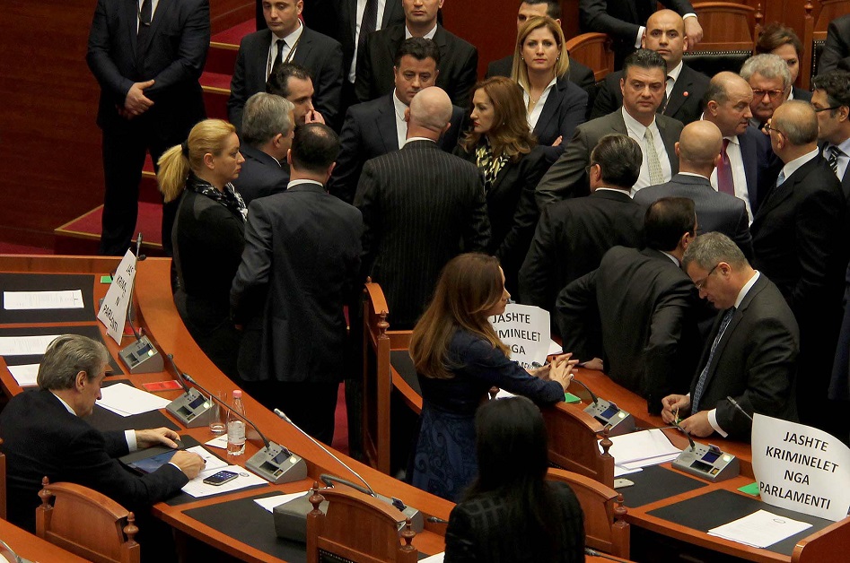 A do të ketë Vetting edhe për ish-spiunët e Sigurimit në PD, zoti Basha? A do të ketë Vetting edhe për ish-spiunët e Sigurimit në PD, zoti Basha?