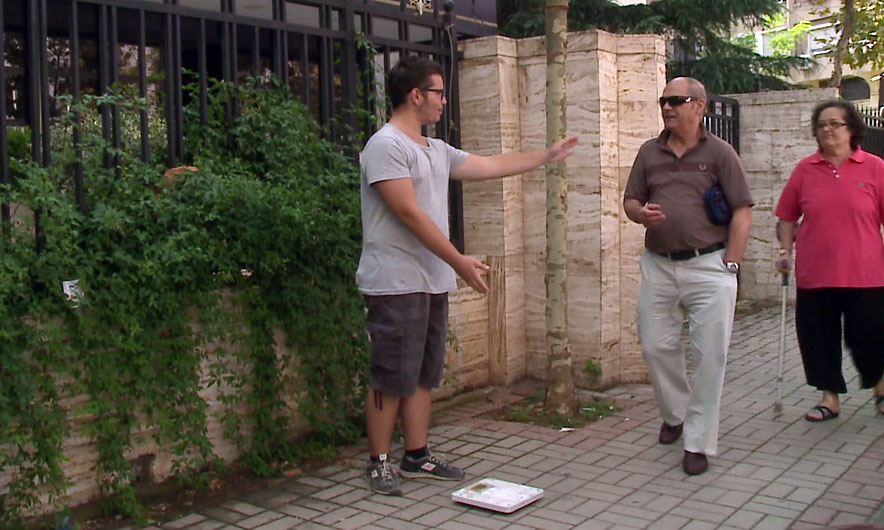 Me peshore për të blerë librat. Historia e 18-vjeçarit që sakrifikon për arsimimin e tij Me peshore për të blerë librat. Historia e 18-vjeçarit që sakrifikon për arsimimin e tij