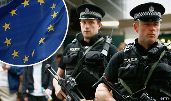 “Bajri”, goditja e diktuar nga policia belge dhe angleze, ndërkombëtarët bëjnë zap “baronët” e krimit në Shqipëri “Bajri”, goditja e diktuar nga policia belge dhe angleze, ndërkombëtarët bëjnë zap “baronët” e krimit në Shqipëri