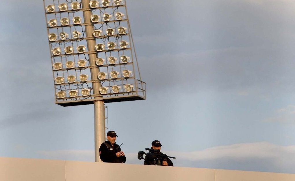 Frikë për atentat ndaj ekipit të Izraelit, snajperat “rrethojnë” Elbasanin