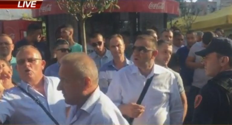 Protesta e PD-së në Elbasan/ Rama ironizon: Ata njohin sportin e hedhjes së gurit! Protesta e PD-së në Elbasan/ Rama ironizon: Ata njohin sportin e hedhjes së gurit!