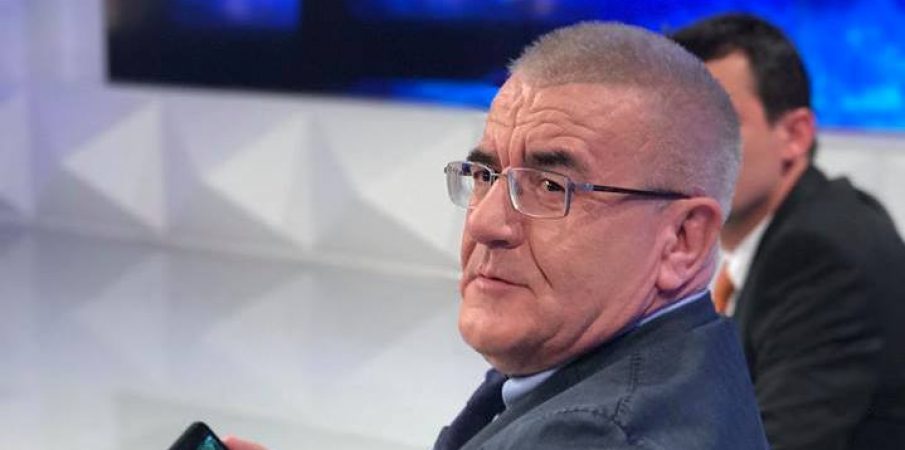 Basha çorientohet, del jashtë kontrollit dhe i ulërin Ylli Rakipit! Basha çorientohet, del jashtë kontrollit dhe i ulërin Ylli Rakipit!