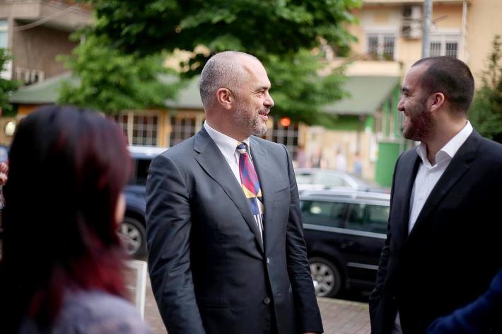 Greg Rama rrëfen marrëdhënien me babain dhe Zahon dhe tregon kush është njeriu që e do më shumë në jetë Greg Rama rrëfen marrëdhënien me babain dhe Zahon dhe tregon kush është njeriu që e do më shumë në jetë