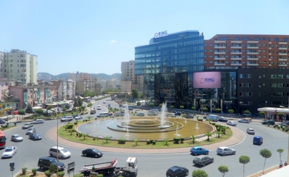 Një shtëpi me “çingije dhe qeflije”?! Njihuni me legjendat dhe të vërtetat e “Zogut të Zi” Një shtëpi me “çingije dhe qeflije”?! Njihuni me legjendat dhe të vërtetat e “Zogut të Zi”