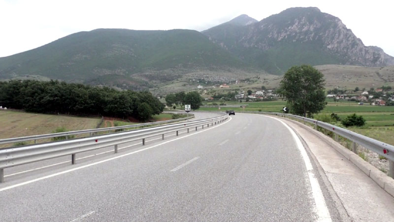 “Rrugët pa rrugë” të Berishës: Elbasan-Tiranë dhe Rruga e Kombit 682 milionë dollarë më tepër , kostot u shtuan në ndërtim!