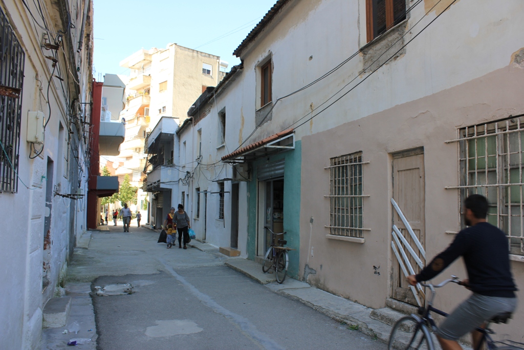 Si i’u duket, na ishte njëherë Shqipëria e viteve 80?! (Video) Si i’u duket, na ishte njëherë Shqipëria e viteve 80?! (Video)