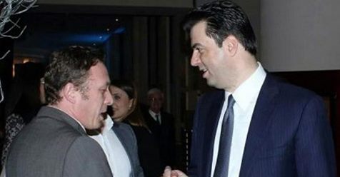 Gazetari pranë PD-së: Ja pse Bashës i djeg kur i përmendin kunatin, gruan, vjehrrin, vëllain, nusen e vëllait… Gazetari pranë PD-së: Ja pse Bashës i djeg kur i përmendin kunatin, gruan, vjehrrin, vëllain, nusen e vëllait…