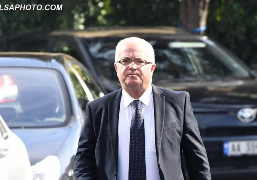 Edmond Spaho i përgjigjet Pëllumb Kullës Edmond Spaho i përgjigjet Pëllumb Kullës