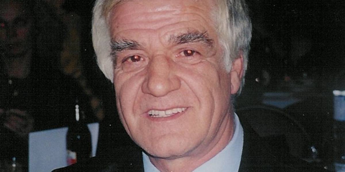 Tonin Tërshana, këngëtari me zërin e paharrueshëm, që meriton respektin e gjithkujt! (Video) Tonin Tërshana, këngëtari me zërin e paharrueshëm, që meriton respektin e gjithkujt! (Video)