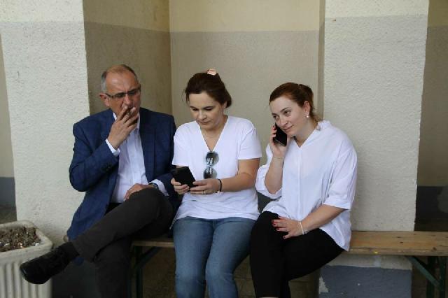 Tit Vasili irritohet për WC e studentëve: Si s’kanë turp, qindra studentë me 4 WC (dhe vila e çiftit Meta-Kryemadhi në Lalëz me 11 banjo) Tit Vasili irritohet për WC e studentëve: Si s’kanë turp, qindra studentë me 4 WC (dhe vila e çiftit Meta-Kryemadhi në Lalëz me 11 banjo)