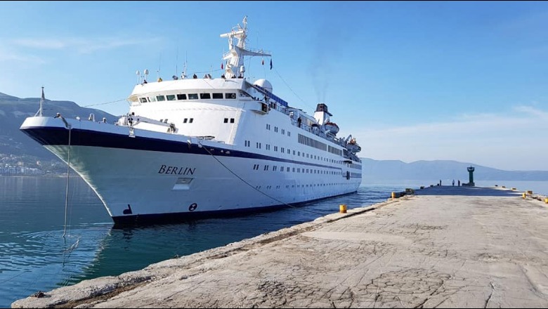 Kroçera me 368 turistë francezë zbarkon në portin e Vlorës, Kapiteni Alberto Tarozi: Këtë dimër është Shqipëria në fokus
