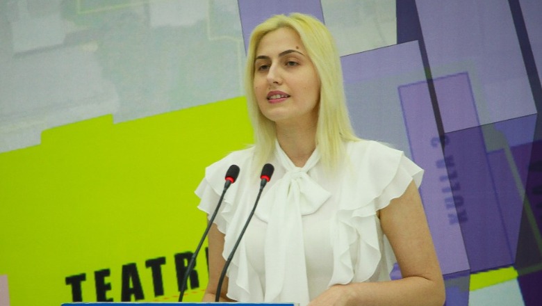 “Politikë me tërmetin”: TV i Shkëlzen Berishës nxjerr bllof pa dashje zëdhënësen e PD