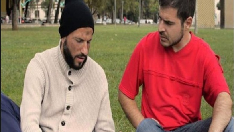 A e njihni? Këngëtari shqiptar maskohet si lypës në rrugët e Tiranës A e njihni? Këngëtari shqiptar maskohet si lypës në rrugët e Tiranës