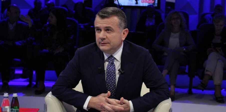 Pse Balla e jo Majko, pse Balla e jo Ulqini: Përgjigja e thjeshtë ndaj një naiviteti gazetaresk Pse Balla e jo Majko, pse Balla e jo Ulqini: Përgjigja e thjeshtë ndaj një naiviteti gazetaresk