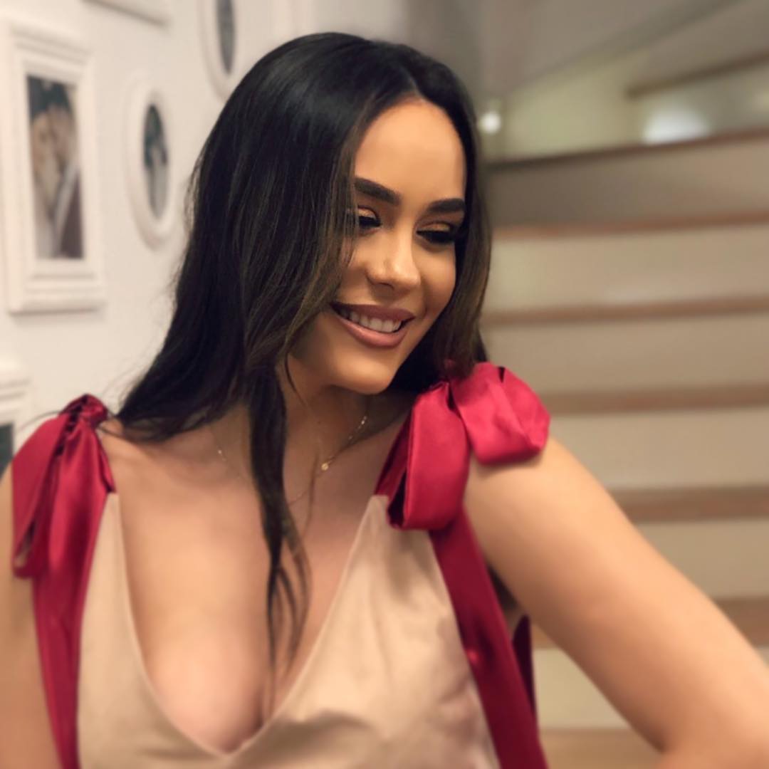 “Kur bën dhe ajo që burrin e ka katunar”, reagon Xhensila Myrtezai “Kur bën dhe ajo që burrin e ka katunar”, reagon Xhensila Myrtezai