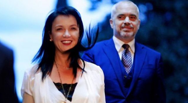 Rama rrëfehet live: E pyes gjithmonë gruan Rama rrëfehet live: E pyes gjithmonë gruan