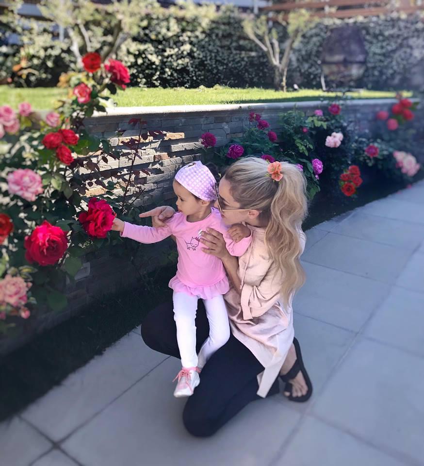 E admirueshme, Miriami publikon foton e ëmbël të Albanit me vajzën E admirueshme, Miriami publikon foton e ëmbël të Albanit me vajzën