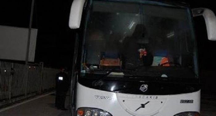 Hakmerren grekët: Sulm agjensisë së transportit të udhëtarve shqiptarë në Athinë Hakmerren grekët: Sulm agjensisë së transportit të udhëtarve shqiptarë në Athinë