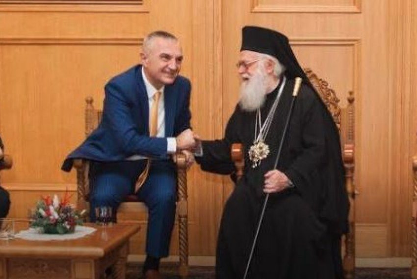 Ndaleni presidentin sharlatan ta lërë vendin pa Ministër të Brendshëm… teksa grekët sulmojnë me armë policinë në tokë shqiptare! Ndaleni presidentin sharlatan ta lërë vendin pa Ministër të Brendshëm… teksa grekët sulmojnë me armë policinë në tokë shqiptare!