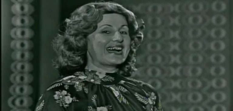 In Memoriam Anita Take! Kam lindur duke kënduar dhe do të vdes duke kënduar! (Video – Foto) In Memoriam Anita Take! Kam lindur duke kënduar dhe do të vdes duke kënduar! (Video – Foto)