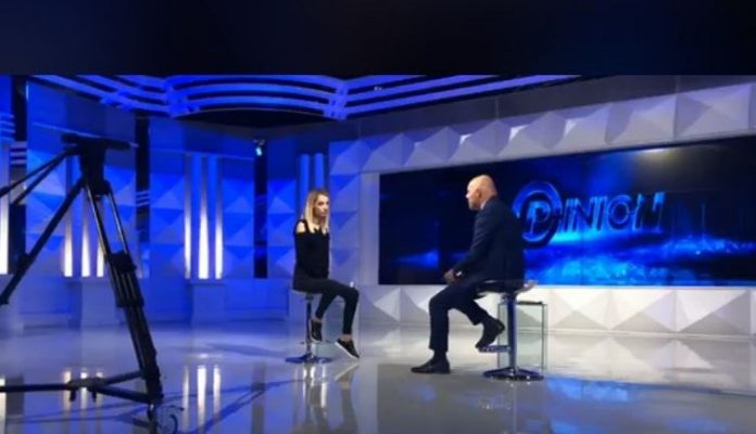 Pse u sulmua publikisht mbrëmë Xhisiela Pse u sulmua publikisht mbrëmë Xhisiela