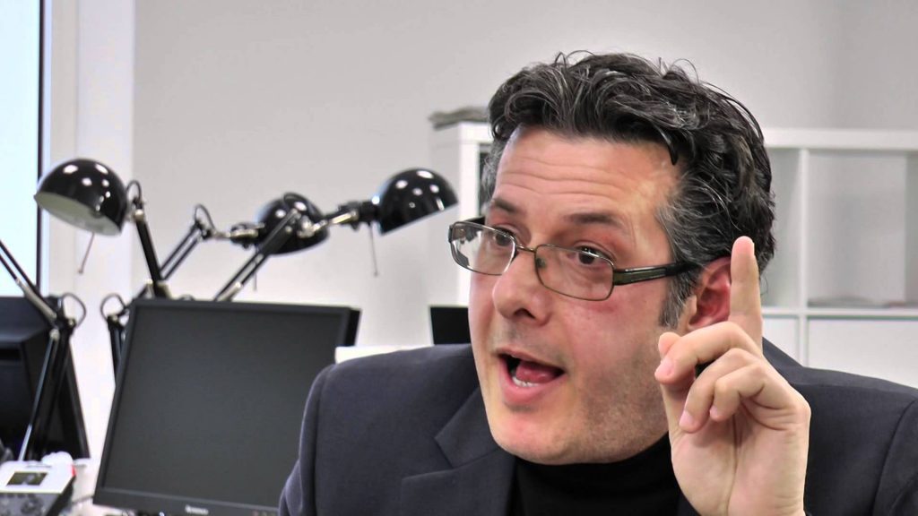 Babalepartia me kryebabolen nxjerr skenarin e radhës: Natën vijnë kri.minelë me xhama të zinj, me makina të maskuara dhe kërc.ënojnë banorët! Babalepartia me kryebabolen nxjerr skenarin e radhës: Natën vijnë kri.minelë me xhama të zinj, me makina të maskuara dhe kërc.ënojnë banorët!