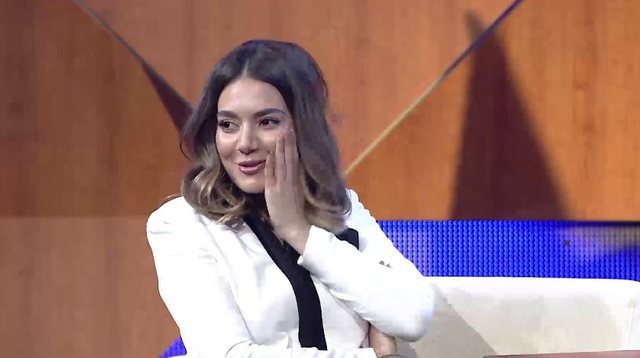 “Sa shumë të paskam dashur!”, Elvana Gjata shfaqet e përlotur (Video) “Sa shumë të paskam dashur!”, Elvana Gjata shfaqet e përlotur (Video)