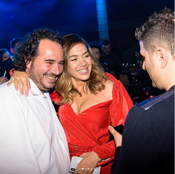 Kush është i fejuari i Elvana Gjatës, nga biznesi i hotelerisë te shpenzimet e luksit (Foto) Kush është i fejuari i Elvana Gjatës, nga biznesi i hotelerisë te shpenzimet e luksit (Foto)