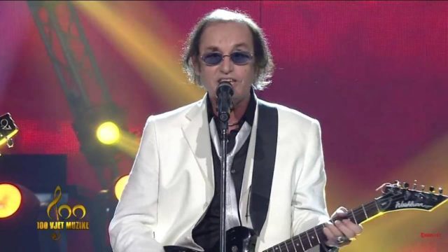 “Zemër e lodhur”, kënga që paralajmëroi ‘ikjen’ e Françesk Radit “Zemër e lodhur”, kënga që paralajmëroi ‘ikjen’ e Françesk Radit