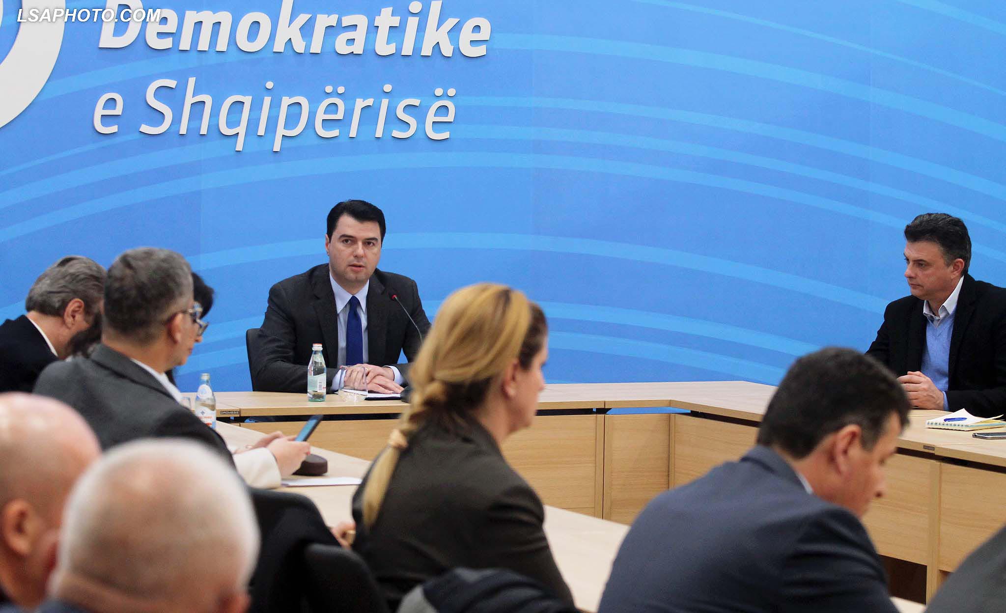 Çështja “Babale”: Këshilltari i djathtë paralajmëron dëbimin e Bashës nga PD? Çështja “Babale”: Këshilltari i djathtë paralajmëron dëbimin e Bashës nga PD?