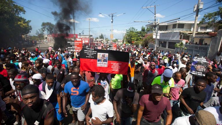 Protesta në Haiti: Momenti kur forcat speciale hapin zjarr ndaj qytetarëve (Video) Protesta në Haiti: Momenti kur forcat speciale hapin zjarr ndaj qytetarëve (Video)