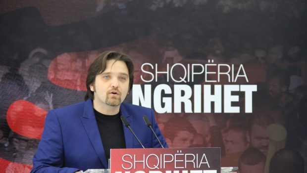 Pasi shau Veliajn për lodrat tek Liqeni, koordinatori i PD Julian Deda shijon familjarisht Parkun: Jam shumë krenar… Pasi shau Veliajn për lodrat tek Liqeni, koordinatori i PD Julian Deda shijon familjarisht Parkun: Jam shumë krenar…