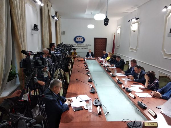 Prezantohen tek Ligjet dy kandidatët e PS për në KQZ Prezantohen tek Ligjet dy kandidatët e PS për në KQZ