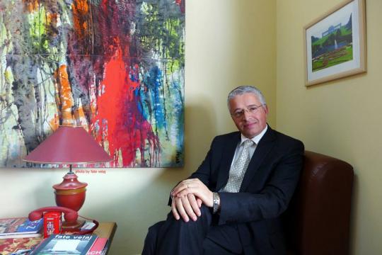 Dorëheqja e Xhafajt, Artan Hoxha: Ministri i ri i formuar në Gjermani, Rama mesazh ndërkombëtarëve, opozita u zu në befasi Dorëheqja e Xhafajt, Artan Hoxha: Ministri i ri i formuar në Gjermani, Rama mesazh ndërkombëtarëve, opozita u zu në befasi