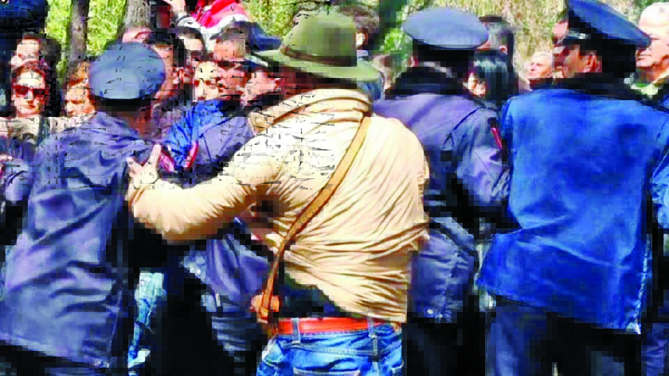 “Pisqolla e lagur” e PD-së kërkon kamerat e komisariatit… intrigantët kërkojnë atë që nuk ekziston, që nesër të thonë: I hoqën! “Pisqolla e lagur” e PD-së kërkon kamerat e komisariatit… intrigantët kërkojnë atë që nuk ekziston, që nesër të thonë: I hoqën!