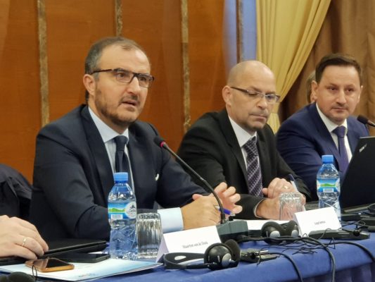 Brukseli ‘kryqëzon’ Ilir Metën, i jep mesazhin e prerë: Mbyllni sa më shpejt marrëveshjen me Greqinë Brukseli ‘kryqëzon’ Ilir Metën, i jep mesazhin e prerë: Mbyllni sa më shpejt marrëveshjen me Greqinë