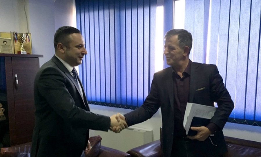 Pranga zv/ministri në Kosovë për korrupsion: Ja kush është! Pranga zv/ministri në Kosovë për korrupsion: Ja kush është!